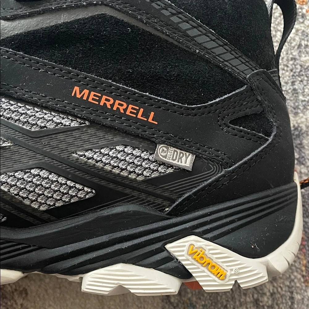 Merrell Men's Black and Gray hiking boots. - Picture 5 of 6